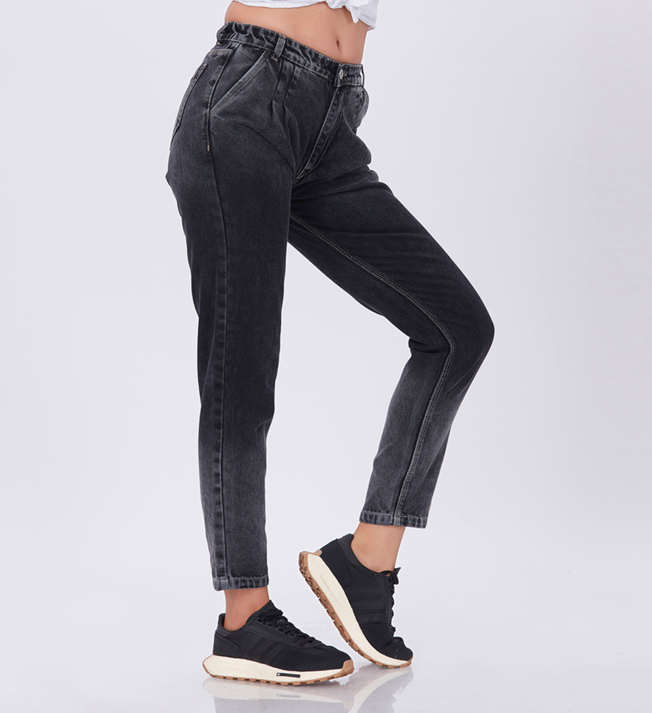 Billie Jeans - High Waisted Cotton Distressed Mom Denim Jeans in Black Wash  | Fashion, Fashion outfits, Black distressed jeans outfit
